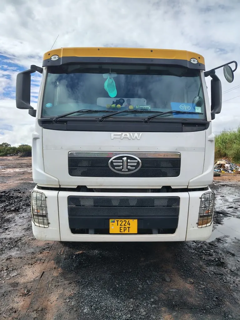 Front view of a white Floregine FAW truck